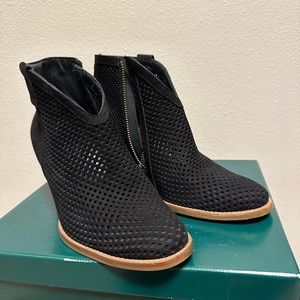 Paul Green 7.5 black nubuck boots in original box